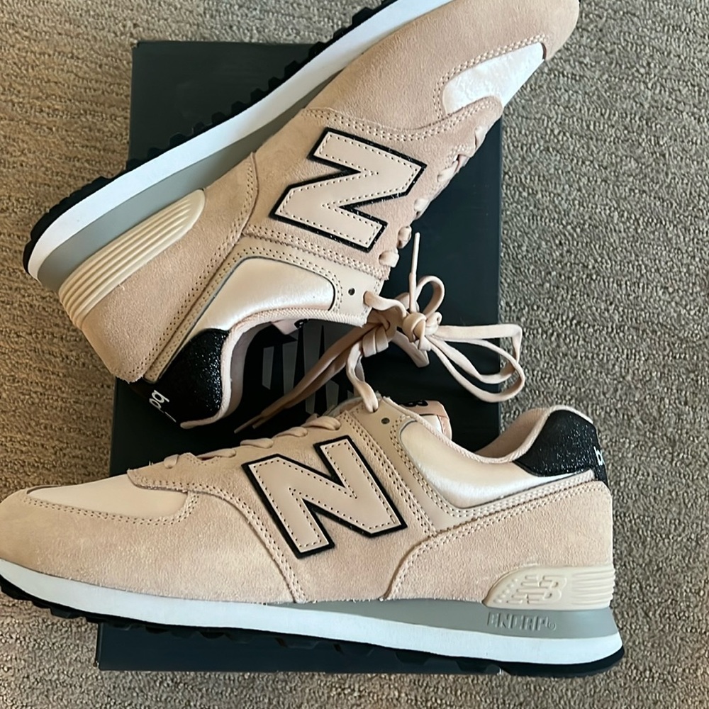 Womens NB 574